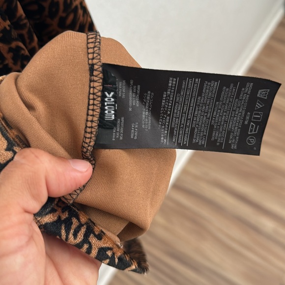 Beautiful cheetah print dress. Velvet like material. - Picture 6 of 6